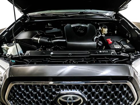 Used 2019 Toyota Tacoma TRD Sport image 10