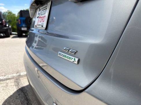 Used 2020 Ford Fusion SE FWD image 11