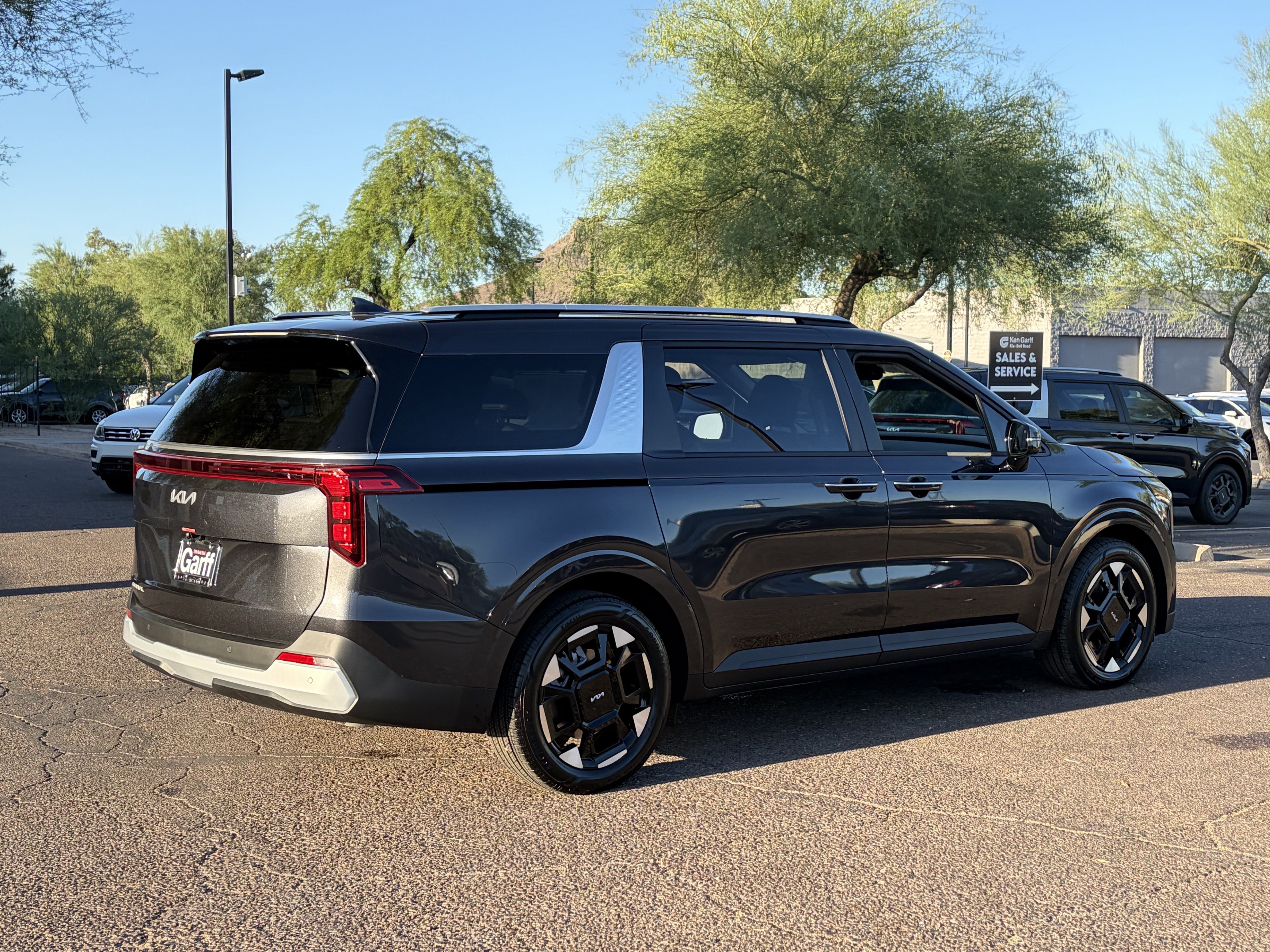 New 2026 Kia Carnival EX FWD image 4