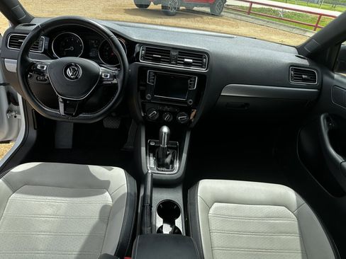 Used 2016 Volkswagen Jetta Sport image 17