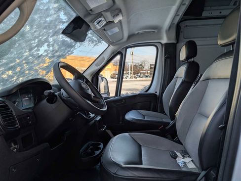 Used 2023 RAM ProMaster 2500 FWD image 11