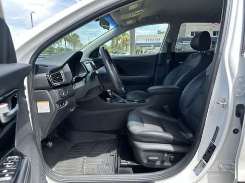 Used 2017 Kia Niro FWD image 10