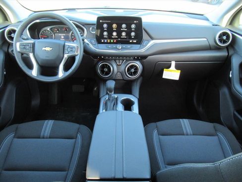 New 2025 Chevrolet Blazer LT FWD image 11
