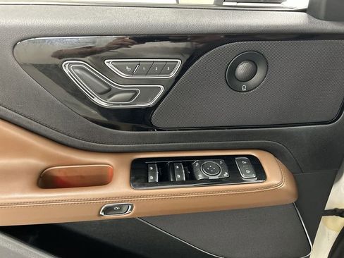 Used 2022 Lincoln Aviator Reserve w/ Equipment Group 201A AWD/4WD image 11