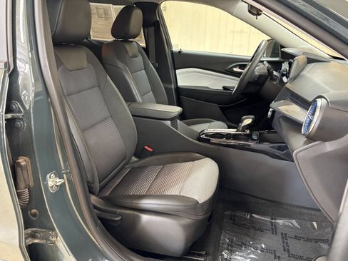 Used 2025 Chevrolet Trax LT FWD image 35