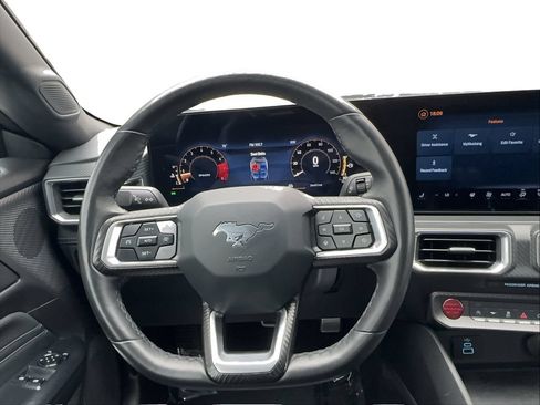 Used 2025 Ford Mustang Premium RWD image 31