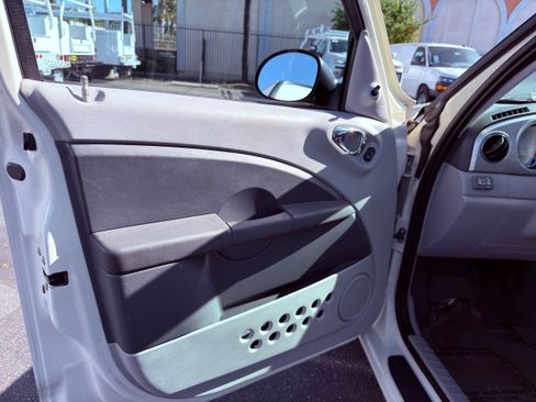 Used 2007 Chrysler PT Cruiser FWD image 51