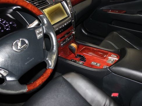 Used 2007 Lexus LS 460 RWD image 19