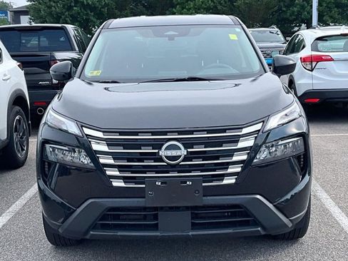 Used 2024 Nissan Rogue SV AWD/4WD image 2