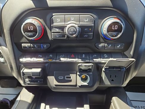 Used 2022 Chevrolet Silverado 1500 LTZ w/ LTZ Convenience Package II AWD/4WD image 25