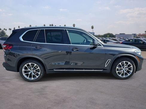 Certified 2022 BMW X5 sDrive40i w/ Premium Package image 4