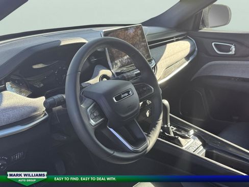 Used 2024 Jeep Compass Latitude w/ Sun and Sound Group image 17