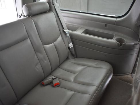 Used 2003 Chevrolet Suburban Z71 image 24