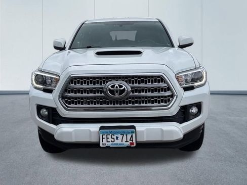 Used 2016 Toyota Tacoma TRD Sport w/ Towing Package image 14