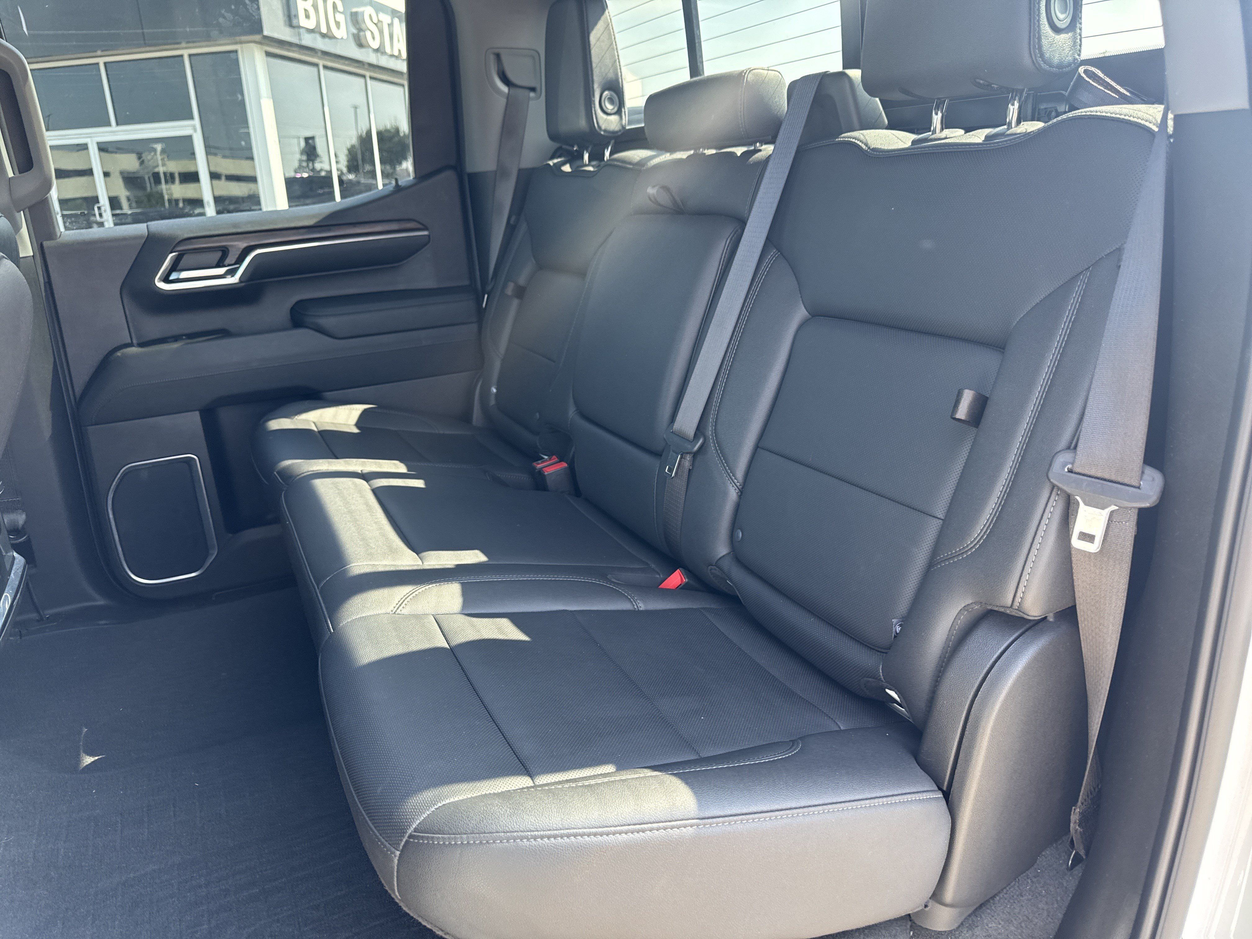 Used 2023 GMC Sierra 1500 SLT w/ SLT Premium Package AWD/4WD image 8