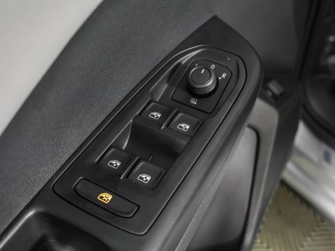 Used 2023 Volkswagen Taos SE w/ Black Wheel Package FWD image 34