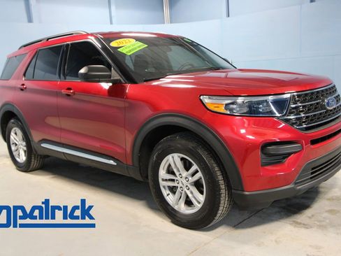 Used 2022 Ford Explorer XLT image 1