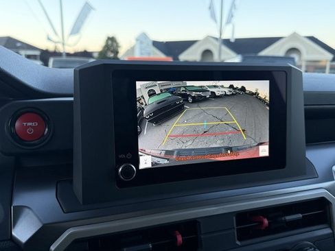 Used 2025 Toyota Tacoma TRD Off-Road image 18