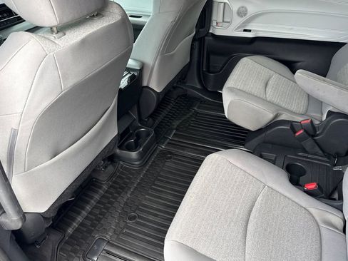 Used 2026 Toyota Sienna LE AWD/4WD image 12