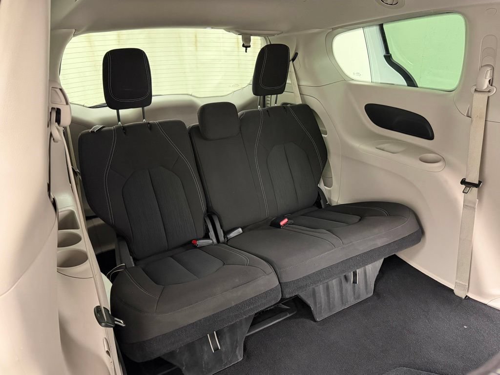 Used 2023 Chrysler Voyager LX FWD image 15