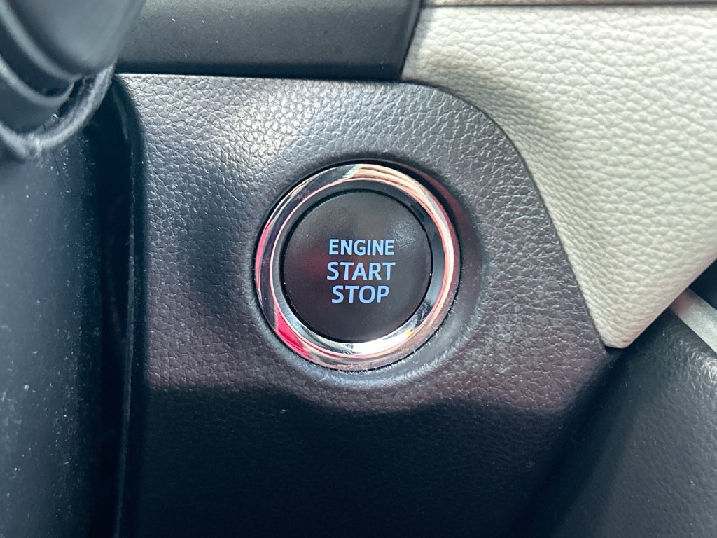 Used 2021 Toyota RAV4 XLE FWD image 19
