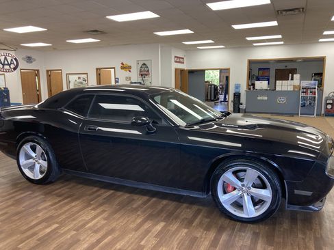 Used 2009 Dodge Challenger SRT8 RWD image 5