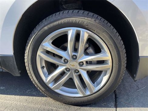 Used 2018 Chevrolet Equinox Premier image 7