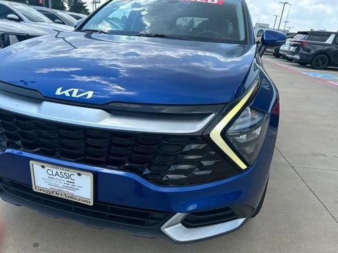 Used 2023 Kia Sportage EX AWD/4WD image 3