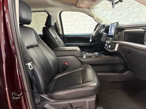 Used 2024 Ford Expedition XLT image 8