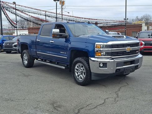 Used 2017 Chevrolet Silverado 3500 LTZ w/ Duramax Plus Package AWD/4WD image 4