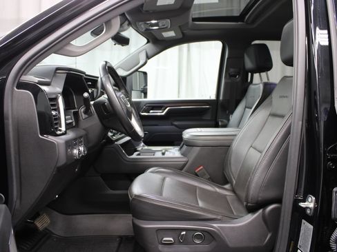 Used 2024 GMC Sierra 3500 Denali w/ Denali Reserve Package AWD/4WD image 15