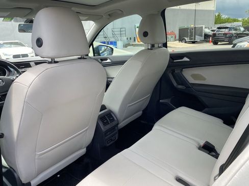 Used 2019 Volkswagen Tiguan SE w/ Panoramic Sunroof Package FWD image 5