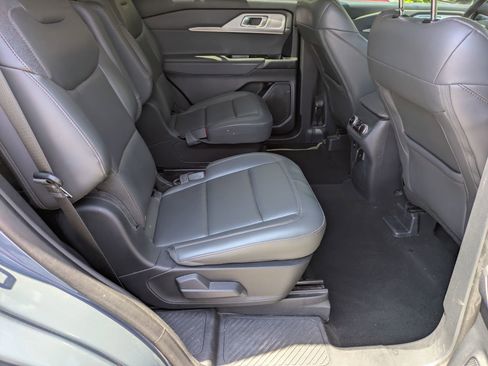 Used 2025 Ford Explorer Active w/ Active Comfort Package AWD/4WD image 36
