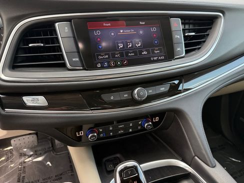 Used 2020 Buick Enclave Premium w/ Sun and Sites Package FWD image 17