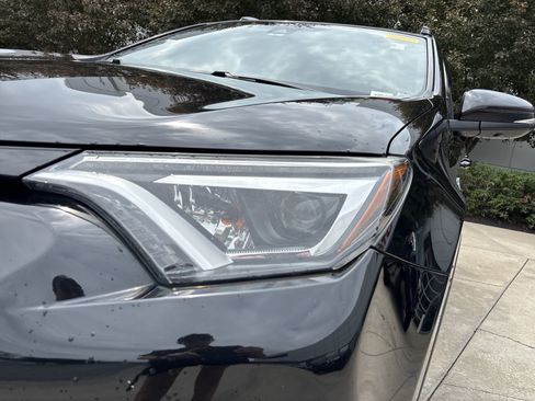 Used 2017 Toyota RAV4 SE AWD/4WD image 10