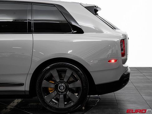 Used 2024 Rolls-Royce Cullinan AWD/4WD image 16