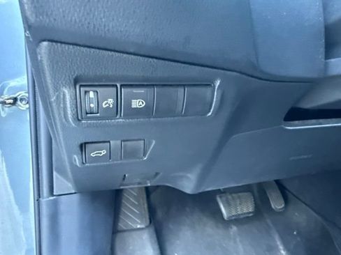 Used 2024 Toyota Corolla Cross XLE w/ Convenience Package AWD/4WD image 24