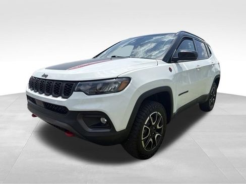 Used 2024 Jeep Compass Trailhawk w/ Trailhawk Convenience Group AWD/4WD image 9