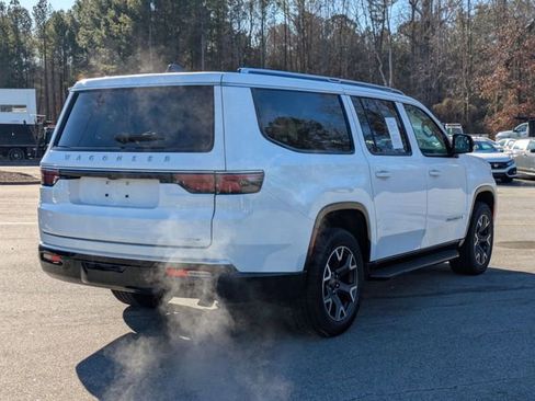 Used 2024 Jeep Wagoneer L Series III w/ Flexible Seating Group image 2