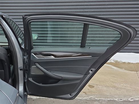 Used 2023 BMW 530e xDrive image 22