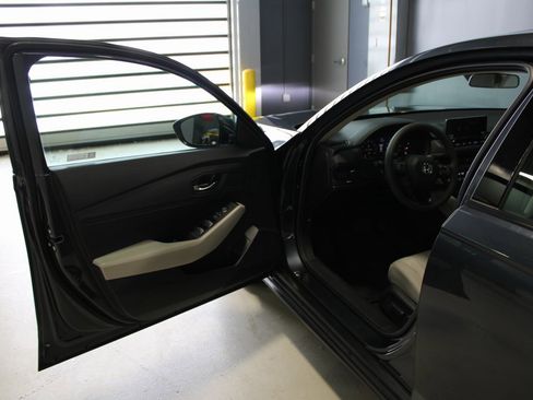 Certified 2023 Honda Accord EX image 8