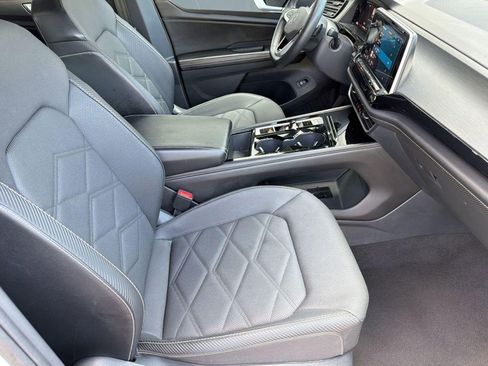 Used 2024 Volkswagen Atlas Cross Sport SE FWD image 25