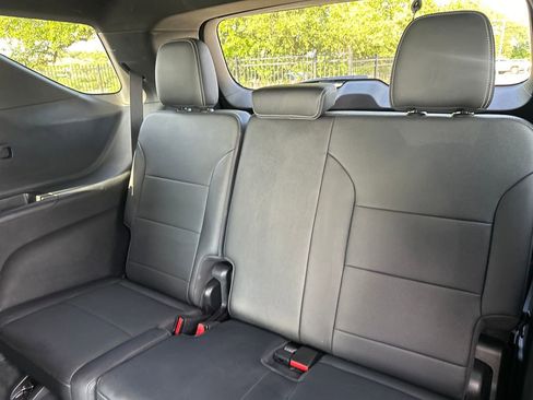 Used 2024 Chevrolet Traverse LT FWD image 34