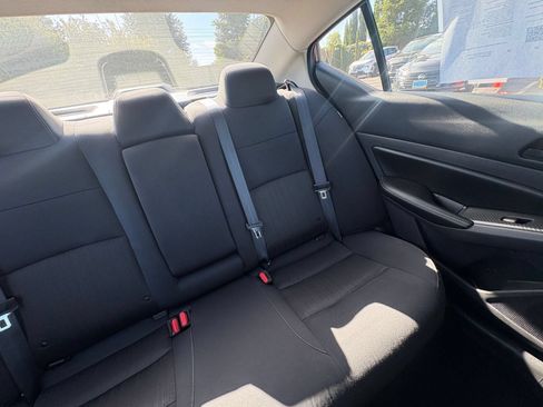Used 2025 Nissan Altima 2.5 SV FWD image 37