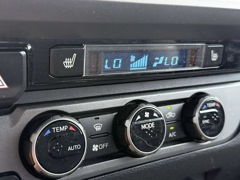 Used 2016 Toyota Tacoma TRD Off-Road w/ Premium & Technology Package RWD image 26