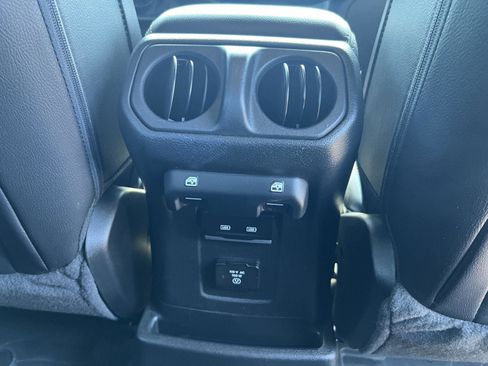 Used 2023 Jeep Wrangler Unlimited Sahara AWD/4WD image 15