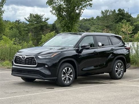 New 2024 Toyota Highlander XLE image 1