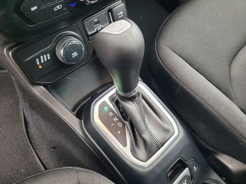 Used 2021 Jeep Renegade Latitude w/ Sun & Sound Group image 18