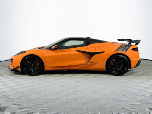 Used 2023 Chevrolet Corvette Z06 w/ Z07 Performance Package RWD image 30