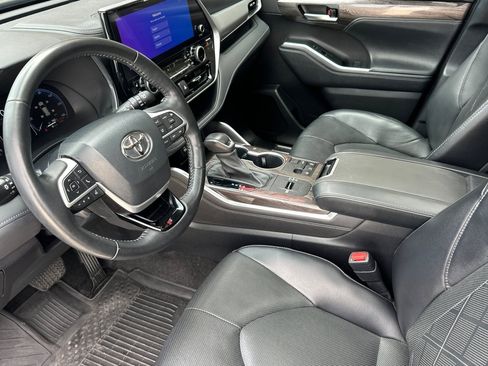 Used 2023 Toyota Highlander Platinum FWD image 9